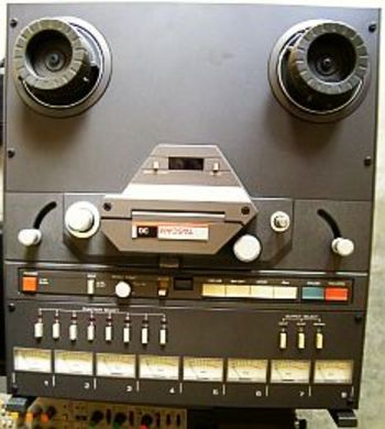 Magnétophone à bandes, à cassette et enregistreur de minidisques La
